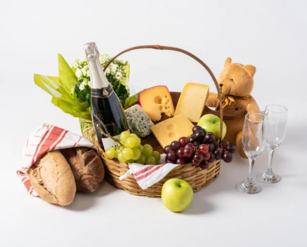 Cesta de Frutas, Queijos, Pães, Espumante, Flores e Pelúcia - Imagem 2