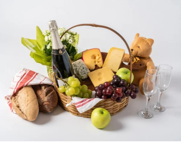 Cesta de Frutas, Queijos, Pães, Espumante, Flores e Pelúcia