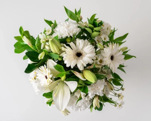 Arranjo de Lírios e Flores do Campo Brancas em Vaso - Imagem 2
