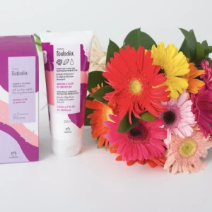 Buquê de Gérberas e Kit Natura Tododia Ameixa e Flor de Baunilha